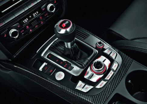 Audi - La motorizzazione 2.0 TDI da 177 CV S tronic quattro è disponibile a partire da 40.800 euro per il modello A4. width=