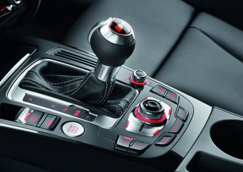 Audi - Le dotazioni di serie ricalcano sono le medesime offerte nelle versioni 2.0 TDI 177 CV quattro con cambio manuale.  width=
