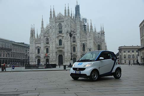 Smart - Il servizio metterà a disposizione ben 450 smart fortwo, che potranno essere noleggiate senza bisogno di stazioni dedicate. width=