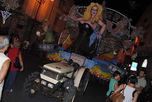 carro La Dolce Vita - Carnevale di Putignano la dolce vita width=