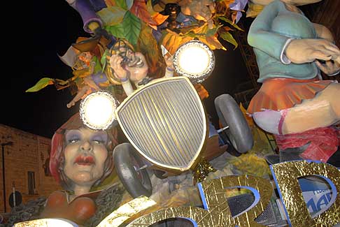 carro Amarcord - Carnevale estivo di Putignano 2013 Amarcord width=