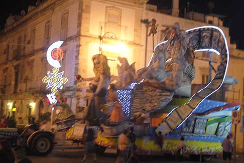 carro La Dolce Vita - Carnevale estivo di Putignano 2013 “La Dolce Vita” width=