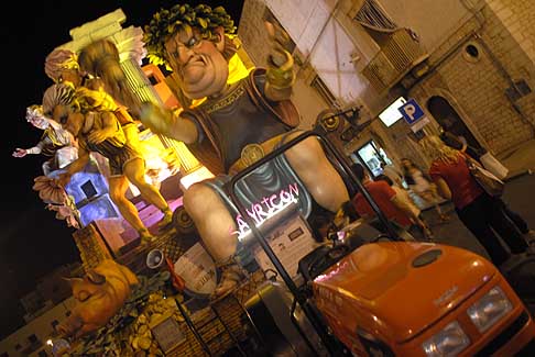 carro Satyricon - Carnevale estivo Putignano carro Satyricon width=