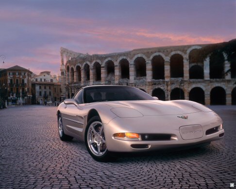 Chevrolet - Tra le pellicole più emblematiche ricordiamo: Rush Hour e il cartone animato CARS 2. Ed ancora: Corvette Summer (1978); Route 66 (1960-1964);Transformers: La vendetta del caduto (2009) e Glee (stagione 2, episodio 2). width=