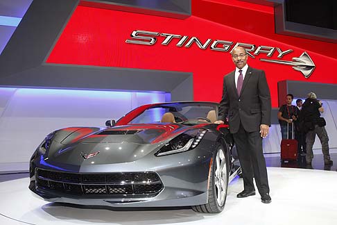 Chevrolet - La Corvette Stingray cabrio è dotata di una capote completamente elettronica che può essere telecomandata con la relativa chiave. width=