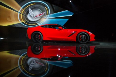 Chevrolet - Potente ed iconica, la debuttante Chevrolet Corvette Stingray rappresenta la perfetta sintesi di tecnologia, design e prestazioni. width=