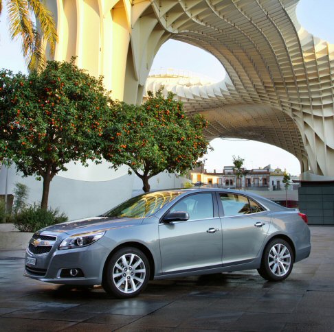 Chevrolet - La gamma delle unità include il propulsore 2.0 diesel da 160 CV, offerto in abbinamento alla trasmissione manuale o automatica a sei rapporti.  width=