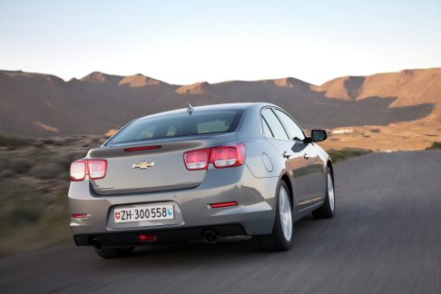 Chevrolet - Tutte le versioni sono dotate di servosterzo elettrico montato sulla scatola dello sterzo, sistema di assistenza alla partenza in salita Hill-Start Assist e freno di stazionamento elettronico.  width=