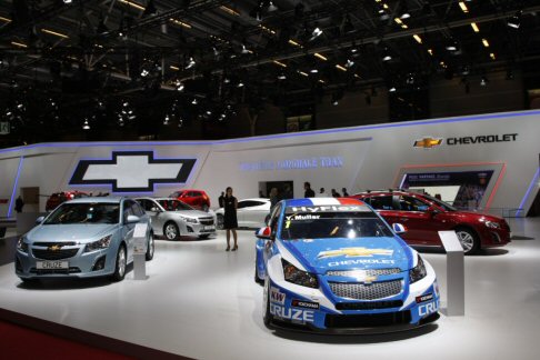 Chevrolet - Infine, la vetrina di Parigi ospita anche la Cruze Station Wagon, in arrivo nelle concessionarie di tutta Europa, dedicata alle famiglie e a chi ha uno stile di vita attivo. width=