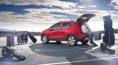 Chevrolet - Chevrolet Trax promette tutti i vantaggi tipici di un SUV tradizionale, ma con il valore aggiunto di caratteristiche come versatilità e flessibilità degli interni. width=