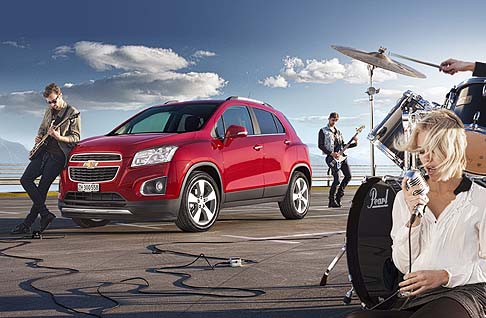 Chevrolet - Il SUV si distingue per la presenza di una griglia sdoppiata, i passaruote pronunciati e la parte posteriore della fiancata dinamica.  width=