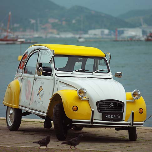 Citroen - Sempre a Serge Gevin si devono le serie speciali Citroën di grande successo come la Dyane Caban, la Visa Sextant, la 2 CV Dolly e molte altre. width=