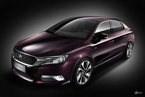 Citroen - Audace e spiccatamente sportiva la linea DS trova espressione nel lancio della DS 5LS, una berlina potente e raffinata, prodotta nella fabbrica di Shenzhen in Cina. width=