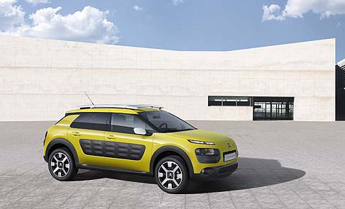 Citroen - La premiere Citroen C4 CACTUS rappresenta un’alternativa concreta alle berline compatte, inaugurando un nuovo corso di stile.  width=