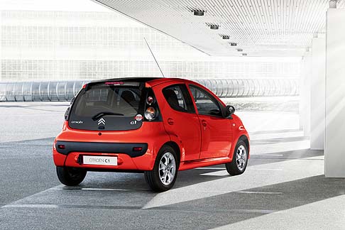 Citroen - L’obiettivo della inedita Citroen C1 Vanity Fair 10 è di proporre una vettura innovativa, giovane e dinamica, dalla spiccata personalità. width=