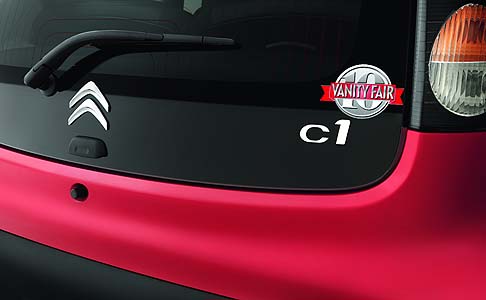 Citroen - Si parte da 12.000 euro per la versione tre porte abbinata al cambio manuale, mentre si sale a 12.500 euro per la configurazione con cambio automatico e levette al volante da 12.500. width=