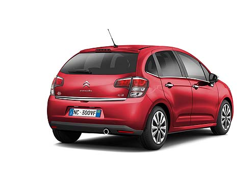 Citroen - A bordo campeggiano il tessuto Grand Rayados e la plancia Glossy Black, i tappetini Vanity Fair, come su CITROËN C1 Vanity Fair 10 e la firma VANITY FAIR 10 sul portellone posteriore. width=