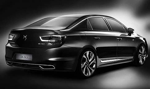 Citroen - Citroen DS 5LS non dimentica di guardare all’innovazione tecnologica e lo dimostra l’offerta di motori come il THP 160 e il THP 200 a iniezione diretta sequenziale. width=