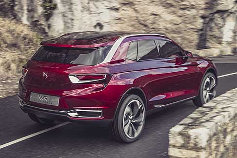 Citroen - La DS Wild Rubis Concept è la prima DS a non proporre il classico double chevron nel frontale, da sempre firma di tutte le vetture Citroën width=