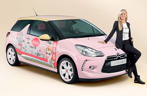 Citroen - Vettura speciale tutta dedicate alla clientela femminile, la Citroen DS3 Concept Benefit Cosmetics, realizzata sulla base della DS3, offre numerosi optional dedicati alle donne. width=