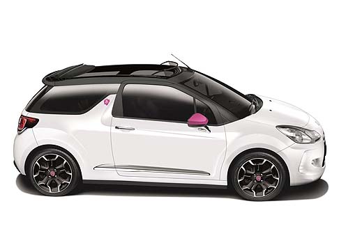 Citroen - In vendita dal 1° agosto e al prezzo di 18.745 sterline, si presenta con un corpo vettura Polar White, abbinato ad una capote in tela di colore nero e a tocchi di Fuchsia Pink.  width=
