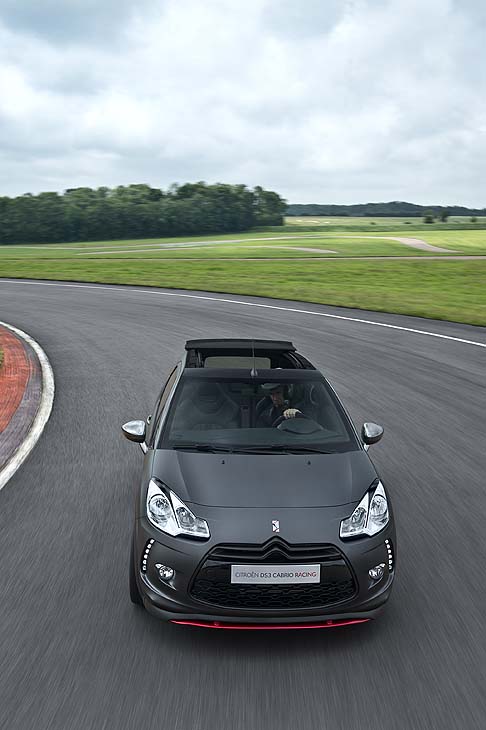 Citroen - Sceglie l’esclusivo evento annuale d’Oltremanica, il Goodwood Festival of Speed, il costruttore transalpino Citroen per presentare la concept DS3 Cabrio Racing. width=