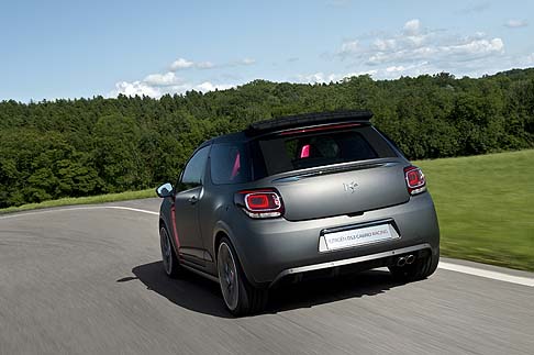 Citroen - Citroen DS3 Cabrio Racing offre grandi possibilità di personalizzazione e adotta un’architettura ottimizzata, per assicurare un comportamento agile. width=