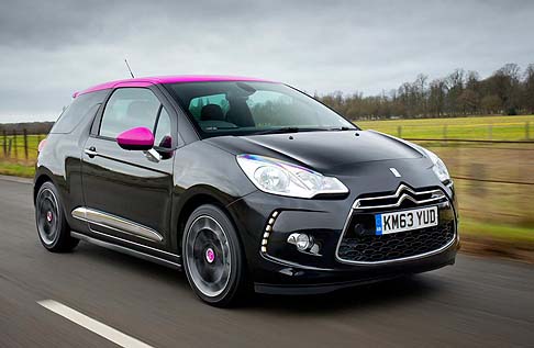 Citroen - Le versioni DS3 Pink sono disponibili nelle tinte Polar White oppure Perla Nera Black e offrono dotazioni specifiche che attingono ai livelli di allestimento DStyle e DSport.  width=