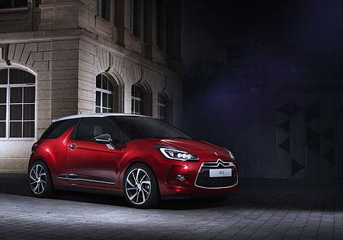 Citroen - In primis, spiccano i nuovi gruppi ottici direttamente ispirati dalle concept Numero 9 e Wild Rubis, che propongono più stile, migliore visibilità e minore consumo di energia rispetto ai precedente, grazie alla tecnologia combinata di Led e Xenon. width=