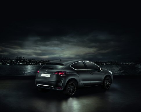 Citroen -  Per una guida all’insegna del comfort è disponibile il regolatore/limitatore di velocità con Memorizzazione, mentre per la massima sicurezza attiva e passiva, l’Intelligent Traction Control offre la massima aderenza anche con il fondo stradale scivoloso. width=