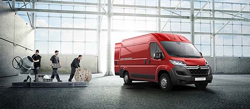 Fiat - La cabina di nuovo CITROËN Jumper è studiata per il massimo comfort di utilizzo, a beneficio di tutti gli occupanti. I dieci vani di contenimento disponibili sul nuovo Citroen Jumper sono disposti in modo razionale. width=