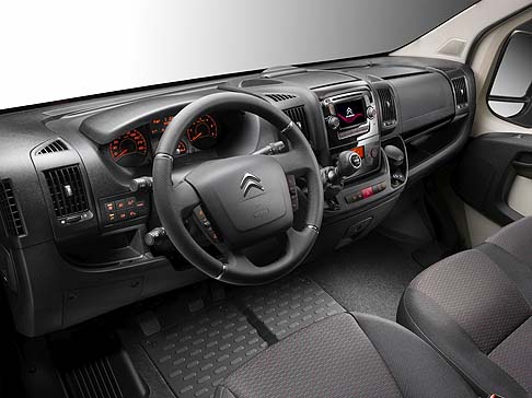 Fiat - Citroen Jumper offre molti equipaggiamenti nuovi per la sua categoria, ponendo grande attenzione alla sicurezza. width=