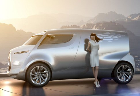 Citroen - Nella Citroen Tubik Concept l'accesso agli interni avviene sul lato destro della vettura, dove l'intera fiancata si apre verso l'alto width=
