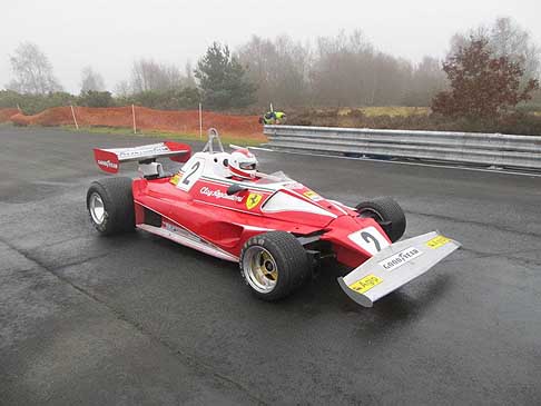 Film di Niki Lauda - Clay Regazzoni seconda guida monoposto Ferrari di Formula 1, nel Film Rush width=