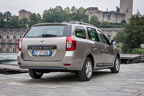 Dacia - Per il Belpaese i livelli di allestimento presenti in catalogo sono due, Ambiance e Laureate.  width=