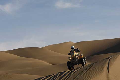 Quads - Dakar 2012 -10^ tappa Iquique-Arica con il Quads che corre sulle dune sabbiose width=