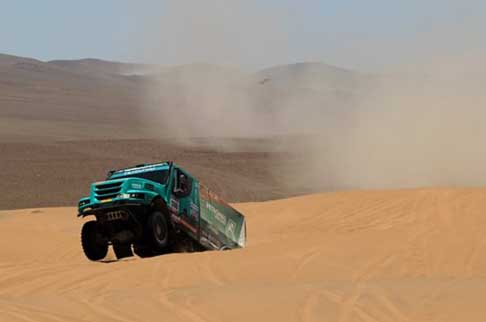 Dakar 2013 - Dakar Rally Raid 2013 - 13° stage camion Iveco sulle dune sabbiose width=
