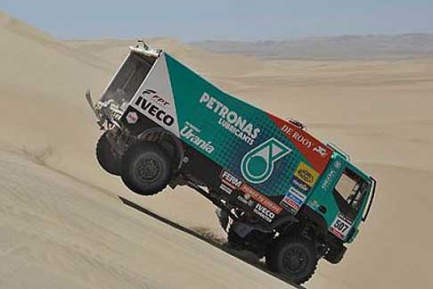 Dakar 2013 - Dakar 2013 II stage il camion Iveco n.507 di Biasion Miki width=