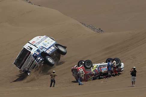 Dakar 2013 - Dakar 2013 incidente car e trurk alla VI tappa width=