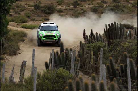 Dakar 2013 - Dakar 2013 la Mini di Stephane Peterhansel e il co-driver Cottrer Jean Paul che vince il titolo della 35^ Dakar width=