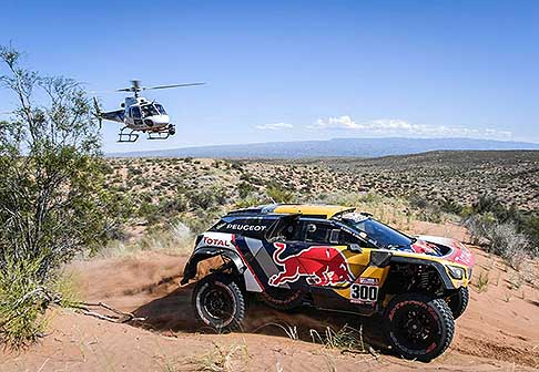 Peugeot - Nella tappa di Cordoba vince Giniel de Villiers, ma è Sainz a ricevere gli allori 
