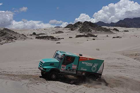 Iveco - Dakar 5^ tappa - Camion Iveco Powerstar guidato da De Rodoy Gerard vincitore della tappa nella categoria Truck width=