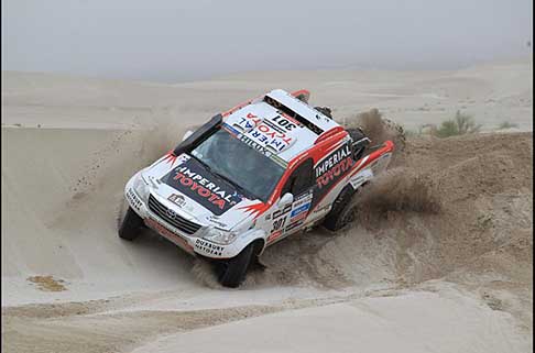 Dakar 2013 - Dakar 2013 11° stage La Rioja - Fiambalá il driver Giniel De Villiers su Toyota Hilux pickup width=