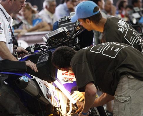Dakar 2011 - Ultimi ritocchi per la partenza della Dakar 2011 width=