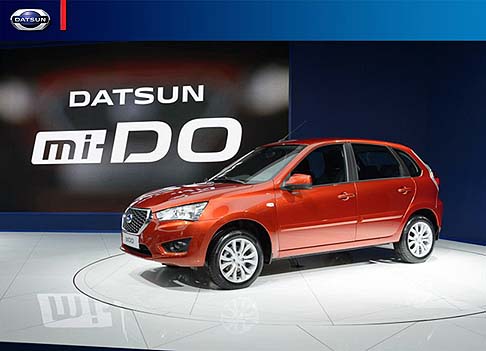Datsun - Nella miDO si fa notare la parte anteriore, contraddistinta dalla griglia Datsun con taglio a D, affiancata da fari dalla forma allungata. width=