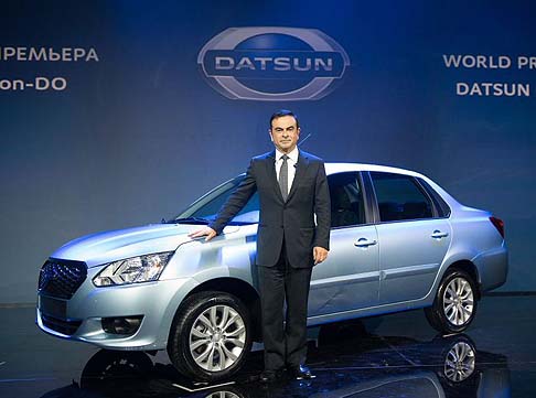 Datsun - Entrambe le vetture presentano un passo pari a 2.476 mm, un'altezza di 1.500 mm e una larghezza di 1.700 mm, sebbene la nuova Datsun miDO sia lunga 3.950 mm, a fronte dei 4.337 mm di Datsun onDO. width=
