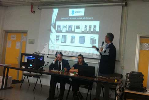 Conferenza Stampante 3D Isit Cento (Fe) - Donazione stampante 3D all´ISIT Bassi Burgatti di Cento (Ferrara)