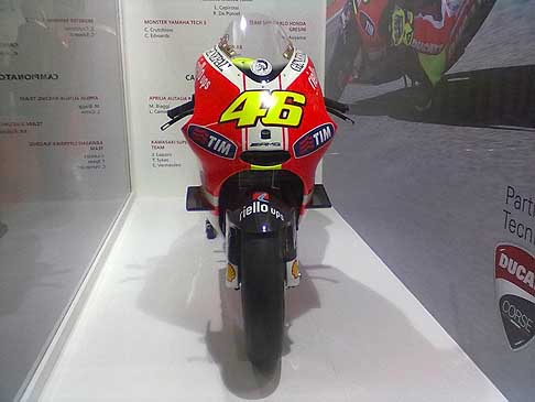 casco n. 58 di Simoncelli - Ducati Corse moto racing foto by Carlito width=