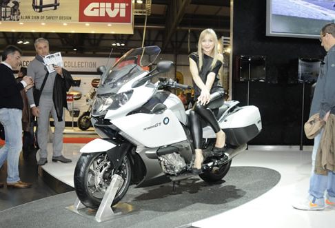 BMW - belezza femminile e moto BMW K1600 GT width=