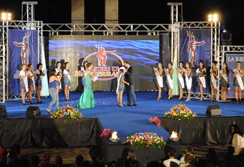 Miss Reggio Calabria - Fascia assegnata alle miss ai Tesori del Mediterraneo 2012 sul lungomare di Reggio Calabria width=